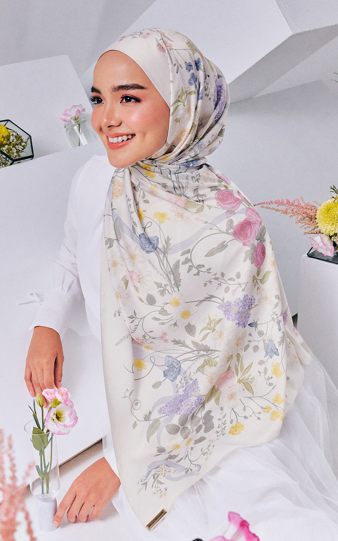 Pinktober in Graceful Ivory